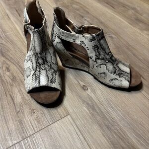 Elegant Snakeskin Women's Sandals